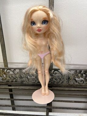 Rainbow High Series 5 Victoria Whitman Articulated Fashion Doll w/ Freckles